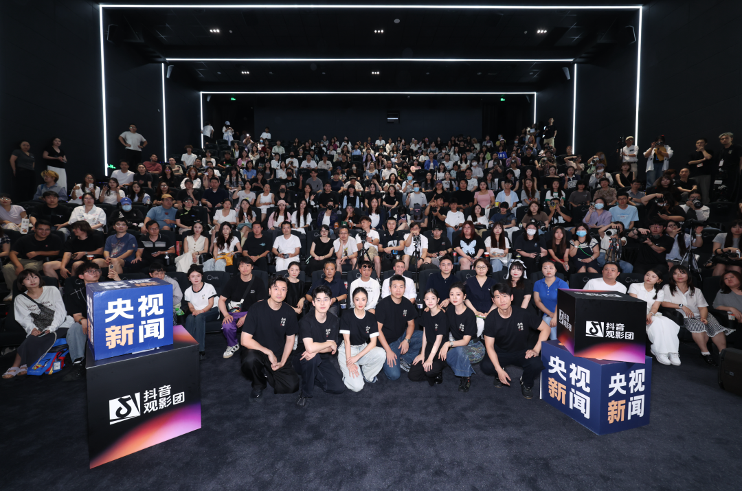 _当这些照片“活”起来，央视新闻观影团哭了……_当这些照片“活”起来，央视新闻观影团哭了……