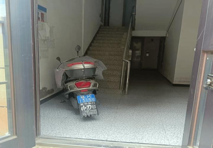 关于荔湾太子苑电动车堵塞消防通道以及乱拉电线的诉求