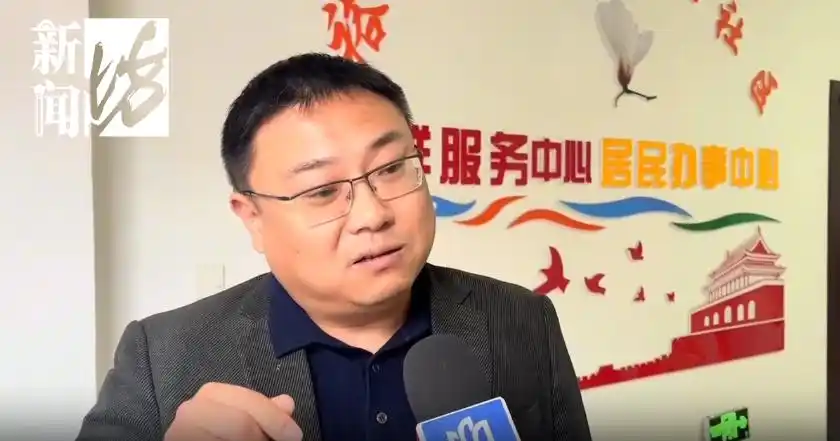 房门被巨量垃圾堵住 社区：老人捡的_小区捡垃圾老人_居民捡垃圾放屋里谁来管