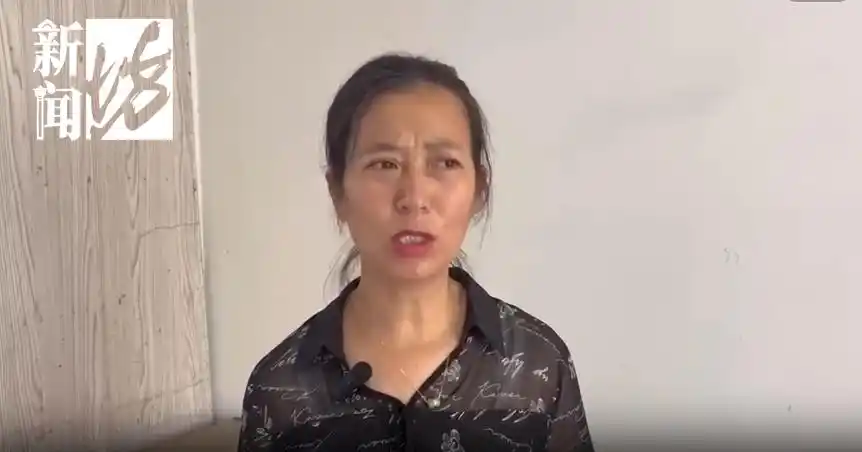 小区捡垃圾老人_居民捡垃圾放屋里谁来管_房门被巨量垃圾堵住 社区：老人捡的
