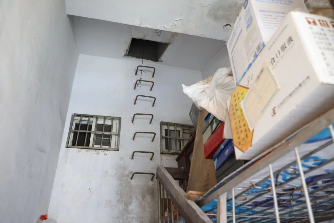 住户半夜砌墙把楼道大堂圈进自己家_半夜住户大堂圈楼道进砌墙好吗_入户大堂楼上的房子好吗