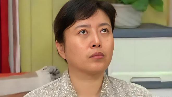 丁嘉丽养父母故事_丁嘉丽人生经历_孙红雷和老婆亲嘴